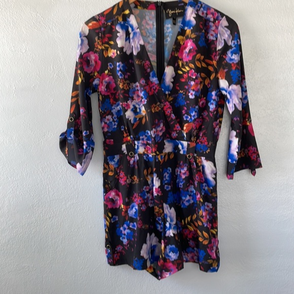 NEW | Yumi Kim  Revolve Floral V-Neck Surplice Short Romper‎ Size XS